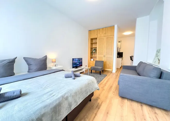 Moderne Wohnung Im Zentrum Der Altstadt - Altbau Flair, Wlan